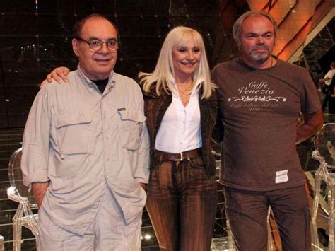 Che sorpresa, inventato insieme a sergio japino e nel quale raffaella coinvolgeva in diretta gli ospiti e il pubblico in sala in sorprese e incontri inaspettati con persone care che non. Raffaella Carrà tra Gianni Boncompagni e Sergio Japino: i ...