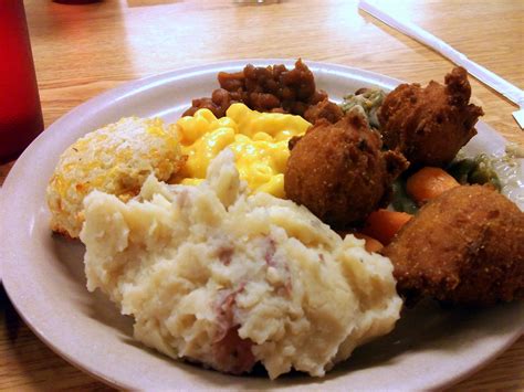 Golden corral's famous buffet will be open during thanksgiving, so you and your family can gobble up all the fresh carved turkey you can eat. golden corral menu thanksgiving day