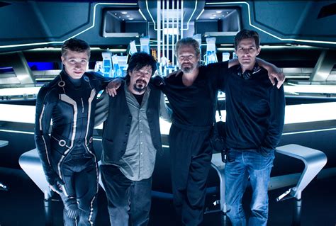 4 New Awesome Behind The Scenes Images From Tron Legacy Heyuguys