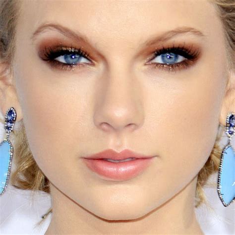 Taylor Swift Makeup Pink Eyeshadow And Hot Pink Lipstick Steal Her Style