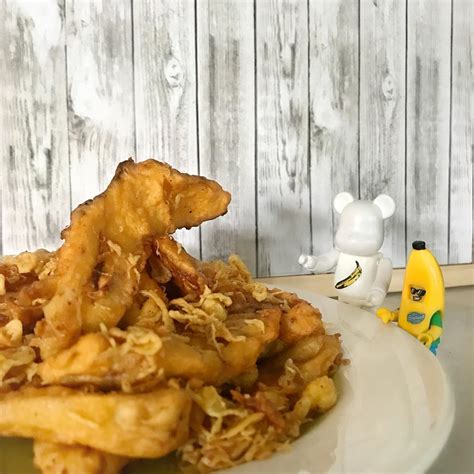 Cara membuat pisang goreng sederhana ini hanya menggunakan tepung terigu dan telur sebagai bahan adonan pisang goreng. Cara Membuat Pisang Goreng Sederhana