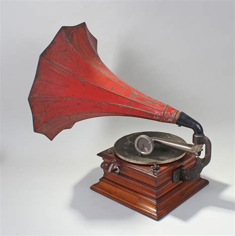 Early 20th Century horn Gramophone 