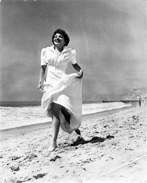 Claudette Colbert Sprinting On Malibu Beach Claudette Colbert Malibu Beaches Sprinting Photos