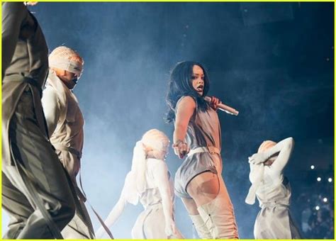 Rihanna S Anti Tour Opening Night Photos Revealed Photo 3605884 Rihanna Pictures Just Jared
