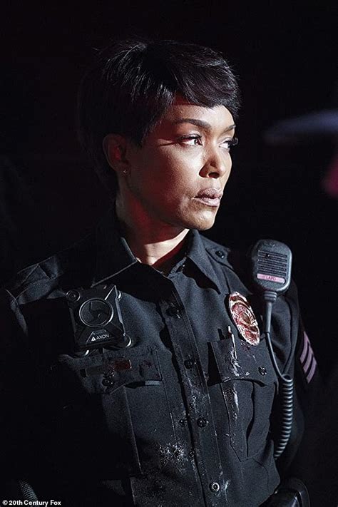 Angela Bassett Cop Show 9 1 1 And Its 9 1 1 Lone Star Spin Off