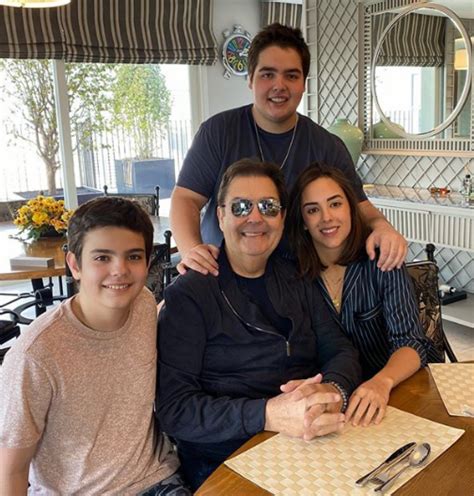 O partido progressista é quem controlou a empresa pública federal por diversos anos, por meio do deputado fausto pinato. Esposa de Faustão compartilha foto rara do apresentador ...