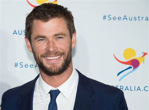 see it chris hemsworth does dramatic reading of rihanna s hit ‘work new york daily news