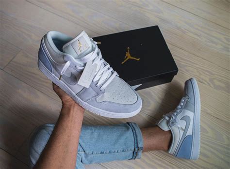 Retailing for $100, look for the air jordan 1 low paris at select jordan brand stores overseas and online today. Que vaut la Air Jordan 1 Low City Paris PRS 'Sky Blue ...