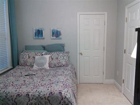 You don't need to cover the entire wall to make a statement. Need help furnishing\decorating a very small bedroom.