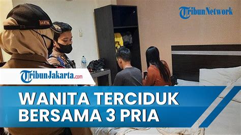 Detik Detik Wanita Hamil Bulan Terciduk Bermesraan Bersama Pria Di