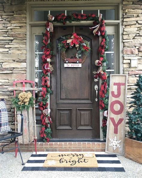 The Best Christmas Front Door Decorations Ideas 21 Magzhouse