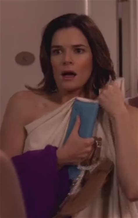 Nackte Betsy Brandt In The Michael J Fox Show