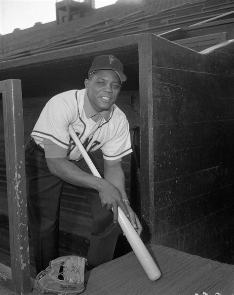 Willie Mays receives Medal of Freedom from President Obama
