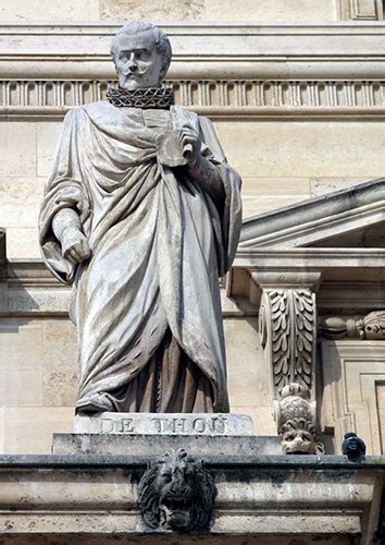 François Auguste De Thou Une Des Statues De La Cour Napoléon Du Louvre