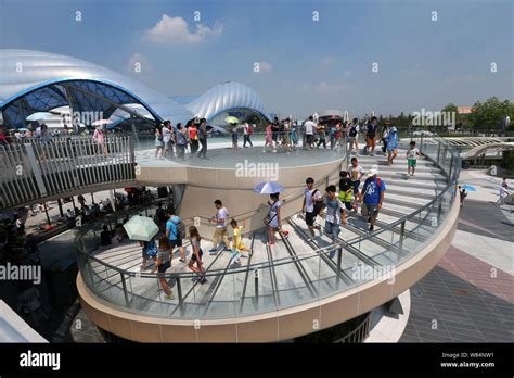 File Tourists Visit The Tomorrowland In The Shanghai Disneyland At