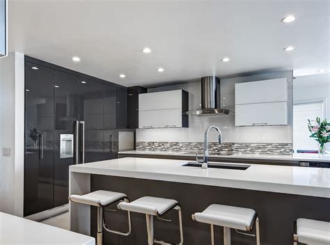 The flowing design of the countertop in combination with the extravagant material creates a really powerful pairing. Modern Ideas For Your Kitchen Countertop This 2020