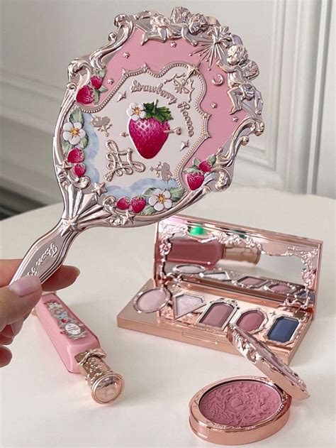 Strawberry Rococo Hand Mirror Soft Pink Em 2023 Maquiagem
