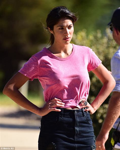 Pia Miller Goes Braless While Filming Aussie Soap Home And Away Daily Mail Online
