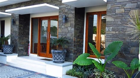Demikian desain model teras rumah minimalis dengan batu alam, selain itu batu alam untuk tiang teras rumah minimalis penerapannya juga cocok. Desain Teras Rumah Terbaru Dengan Batu Alam | Rumah Minimalis