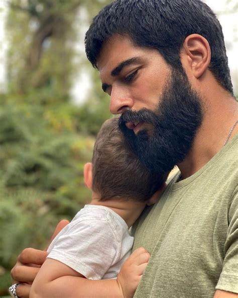 Burak Özçivit Risas Y Diversión Con Su Mujer Y Su Hijo Karan