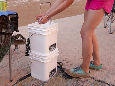 2 Ways On How To Make A Hand Washing Station For Camping