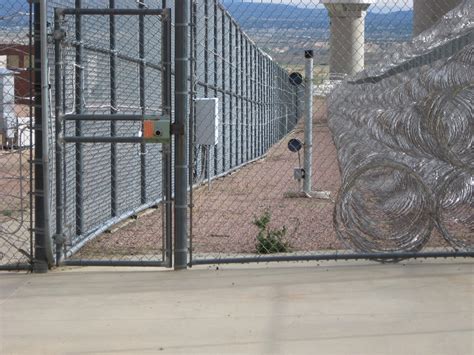US Penitentiary Non-Lethal/Lethal Fences : KZF Design Designing Better
