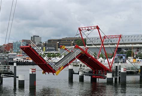 Auch in kiel gingen pflegekräfte auf die straße. Hörnbrücke in Kiel Foto & Bild | architektur, verkehr ...