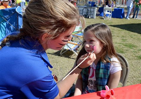 Your Observer Photo Mackenzie Heise Gets Her Face Painted