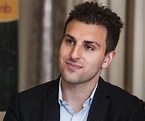 Brian Chesky Biography - Facts, Childhood, Family Life & Achievements