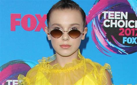 Millie Bobby Brown Wears Yellow Dress To Teen Choice Awards 2017