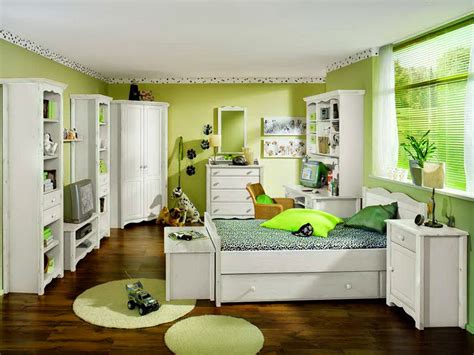 Pastikan anda memilih cat yang sesuai dengan konsep rumah anda. Kombinasi Warna Cat Rumah yang Bagus