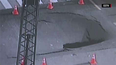 Giant Sinkhole Swallows Busy Intersection Wxxv News