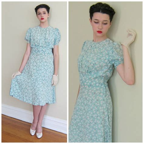 Vintage 1930s Rayon Print Day Dress In Mint Floral Print 30s Short