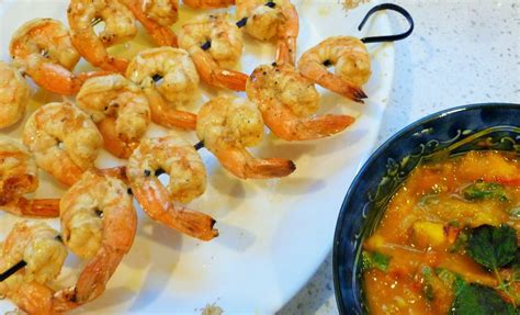 Add ginger, garlic, tomato paste, garam masala, and chili powder, and cook until fragrant, about 3 minutes. Lindaraxa: Grilled Shrimp Tikka With Fresh Mango Chutney