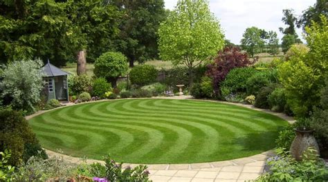 How To Create A Spectacularly Striped Lawn Or Grass Pattern Examples