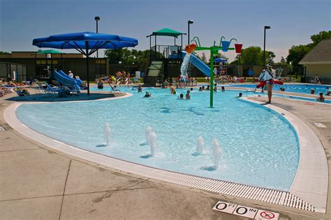 Outdoor Pools — Des Plaines Park District