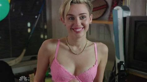 Miley Cyrus Snl Says Hannah Montana Is Dead Mirror Online