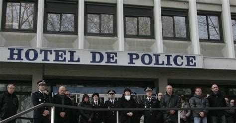 Grenoble Les Policiers Grenoblois Affichent Leur Solidarité