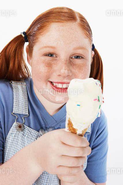 Overweight Girl 13 15 Smiling Cream On Face Holding Ice Crの写真素材