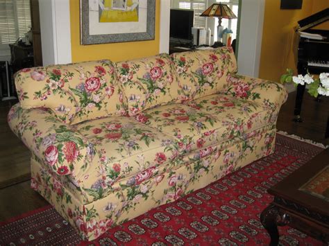 Soft color floral pattern sofa. Custom Couch Covers Displaying Insanely Gorgeous Details ...