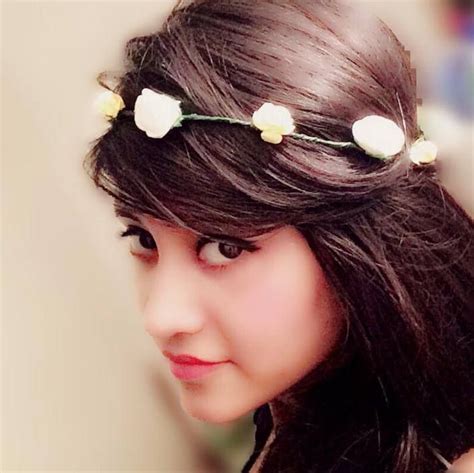 Shivangi Joshi Hair Accessories Shivangi Joshi Stylish Girl