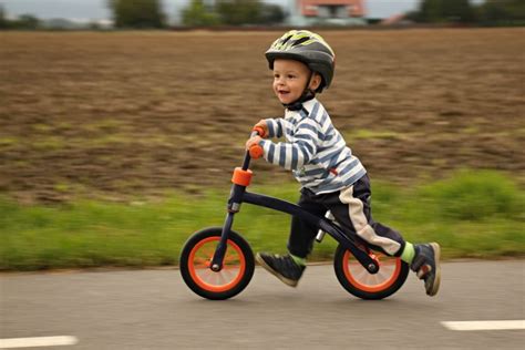 Las Razones Por Las Que Los Niños Deberían Aprender A Montar En Bicicleta