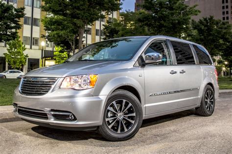 Used 2016 Chrysler Town And Country Prices Reviews And Pictures Edmunds