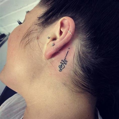 30 Charming Behind The Ear Tattoos For Ladies In 2020 Tiny Tattoo Inc