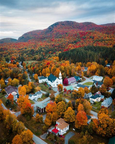 🔥 Autumn foliage in Vermont, USA : NatureIsFuckingLit