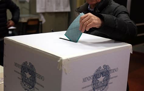 I cittadini sono stati chiamati a votare per il rinnovo della carica del presidente di regione e del consiglio regionale. Elezioni regionali Calabria 2021, guida al voto: data ...
