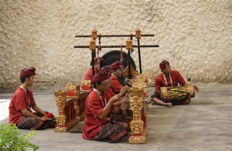 Konga sendiri adalah alat musik yang menyerupai gendang namun memiliki ukurang. Pengertian Musik Tradisional, Ciri-ciri, Fungsi dan Contohnya - Musik Tradisional adalah suatu ...