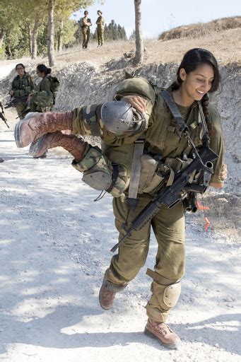 【写真特集】世界の女性兵士たち 写真25枚 国際ニュース：afpbb News