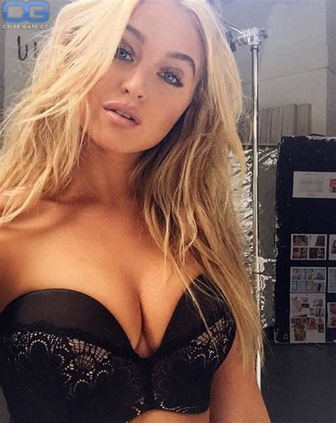 English Busty Model Iskra Lawrence Nude Photos 36 Pics