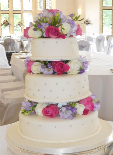 Your wedding cake should look as good as it tastes. Fresh Flowers Wedding Cake - CakeCentral.com